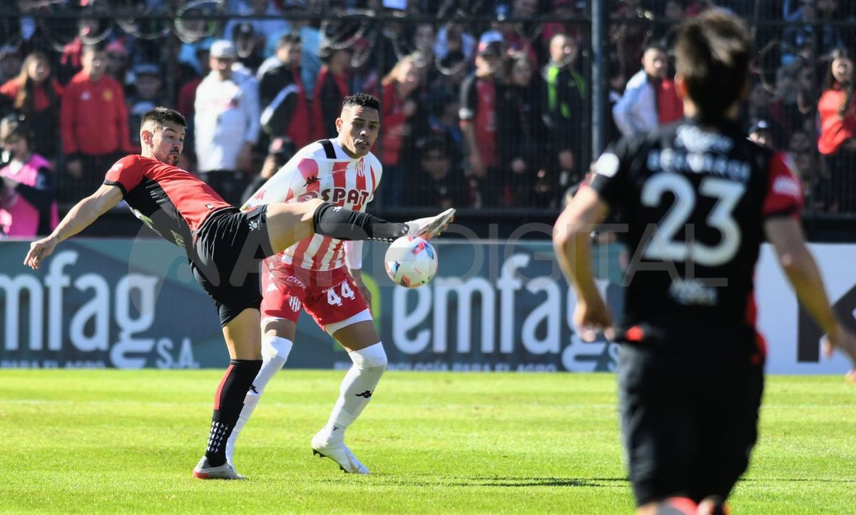 El Clásico Santafesino fue empate entre el Club Atlético Colón y el Club Atlético Unión.