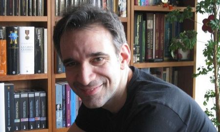 Mariano es médico villero: “Una paciente me dijo que todo lo que consumió en un día fue mate y remedios”