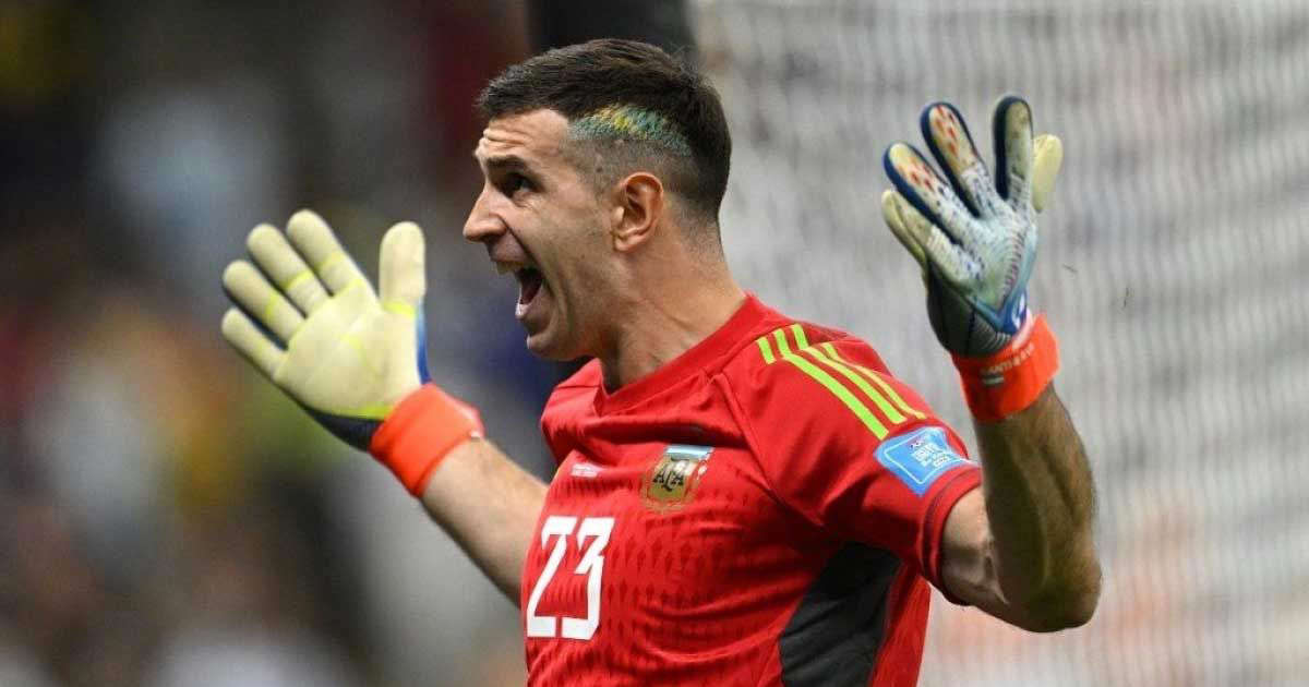 El Dibu Martínez se enojó porque sus compañeros se sacaron una foto sin él: Me limpiaron