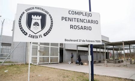 Una inspección realizada a fines de enero detectó que en la cárcel de mujeres de Rosario no había agua potable. Debido a ello, alrededor de 70 mujeres y cuatro niños sufrieron episodios de gastroenteritis. Una inspección realizada a fines de enero detectó que en la cárcel de mujeres de Rosario no había agua potable. Debido a ello, alrededor de 70 mujeres y cuatro niños sufrieron episodios de gastroenteritis.