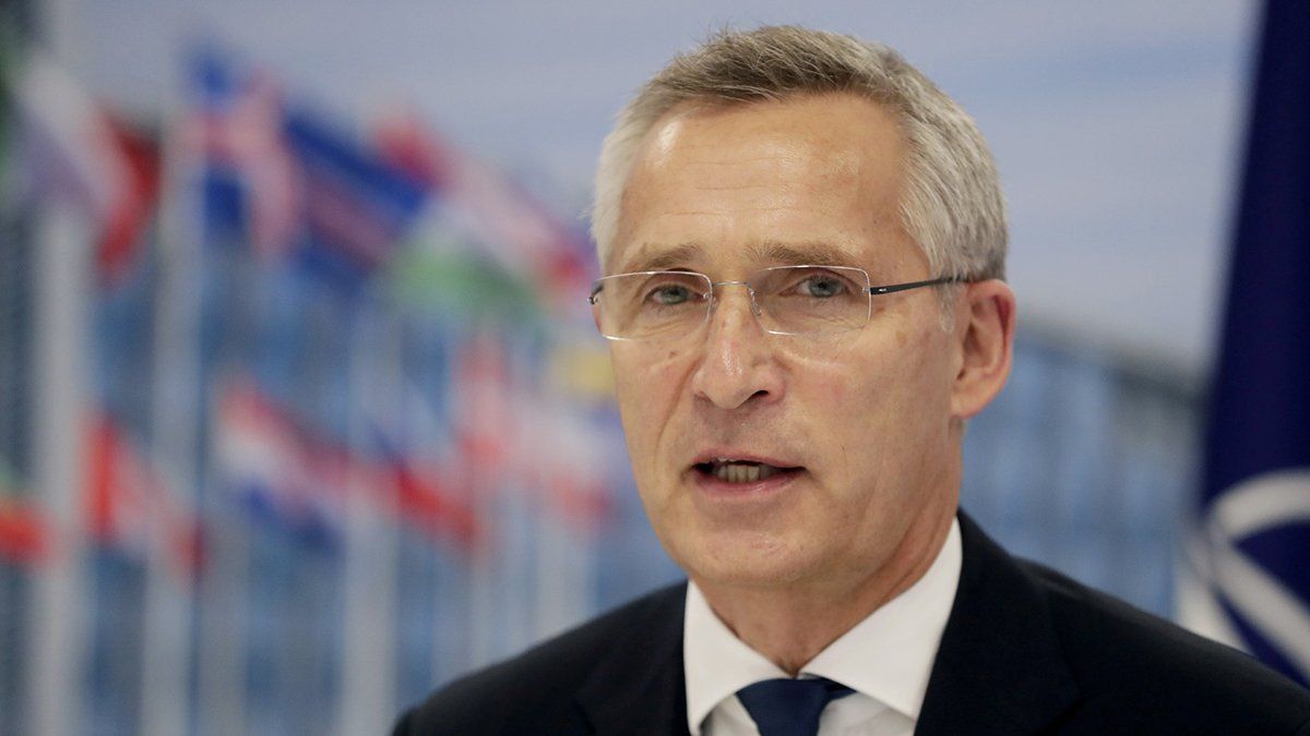 El secretario general de la Otan, Jens Stoltenberg, comunicó que el bloque está "poniendo fuerzas en estado de alerta y enviando buques y aviones de combate adicionales" a Europa oriental.
