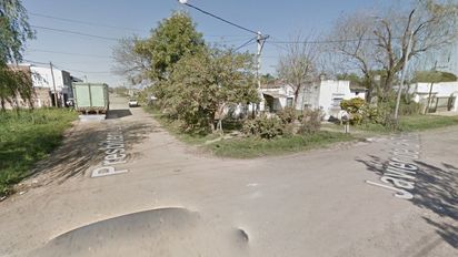 Motochorros le robaron el celular a un chico de 14 años en Santa Fe, se fugaron y descartaron la moto que era robada