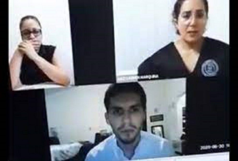 Video viral: un abogado apareció sin pantalones en plena audiencia.