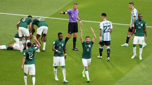 Insólito: le robaron el pasaporte en su casamiento y peligra su presencia en el Mundial