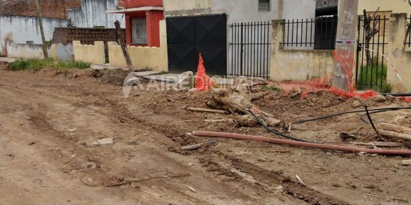 Los vecinos padecen las consecuencias de la paralización de las obras en el desagüe Espora