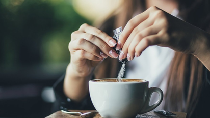 Ni azúcar ni sacarina: el impacto real de los edulcorantes en el cerebro y por qué deberías dejarlos