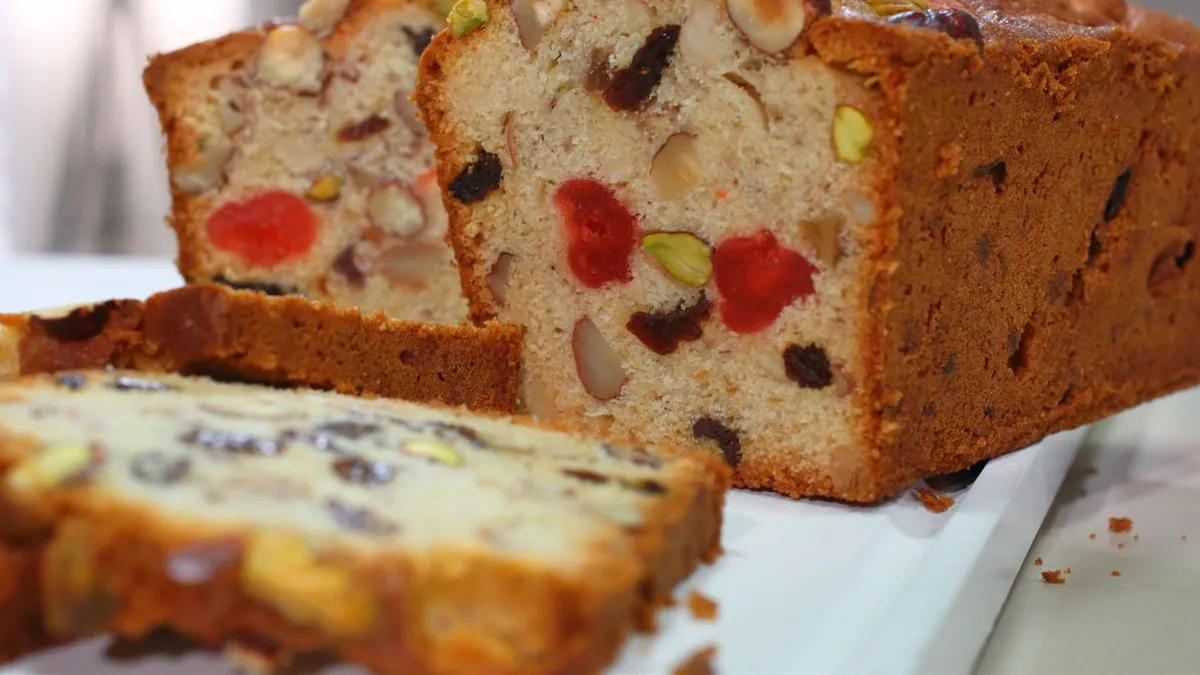 El budín navideño suele ser bastante costoso, por lo que hacerlo en casa es una buena alternativa para ahorrar. El budín navideño suele ser bastante costoso, por lo que hacerlo en casa es una buena alternativa para ahorrar.