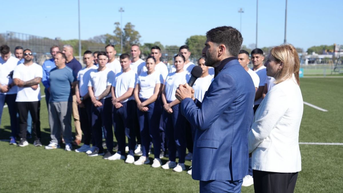 En la presentación de Fuerza Olimpia, una selección de policías y agentes penitenciarios en actividad que competirán en torneos deportivos, el mandatario provincial destacó la gestión en Seguridad de su mandato. En la presentación de Fuerza Olimpia, una selección de policías y agentes penitenciarios en actividad que competirán en torneos deportivos, el mandatario provincial destacó la gestión en Seguridad de su mandato.