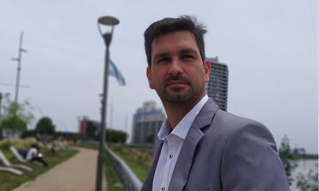 el santafesino que dono su sueldo para que los chicos tengan un pediatra el santafesino que dono su sueldo para que los chicos tengan un pediatra