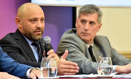 El ministro de Desarrollo Productivo de Santa Fe, Gustavo Puccini, junto a su par de Economía, Pablo Olivares. El ministro de Desarrollo Productivo de Santa Fe, Gustavo Puccini, junto a su par de Economía, Pablo Olivares.