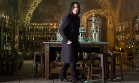 Severus Snape, uno de los personajes más amados y odiados en la historia de Harry Potter. Severus Snape, uno de los personajes más amados y odiados en la historia de Harry Potter.