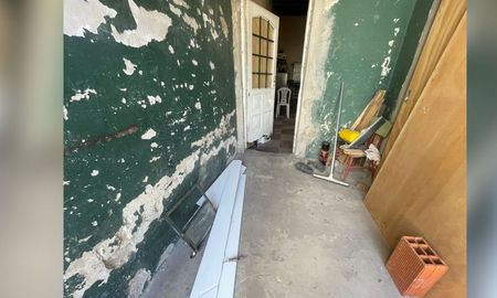 Ladrones vandalizaron y saquearon la vecinal Roque Sáenz Peña en barrio Alfonso. Ladrones vandalizaron y saquearon la vecinal Roque Sáenz Peña en barrio Alfonso.