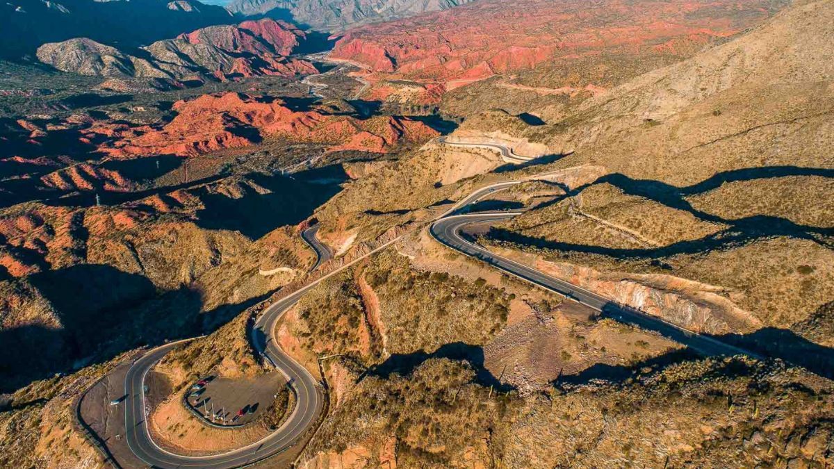 Este camino montañoso conecta las localidades de Villa Unión y Chilecito, y se extiende por más de 100 kilómetros de curvas. Este camino montañoso conecta las localidades de Villa Unión y Chilecito, y se extiende por más de 100 kilómetros de curvas.