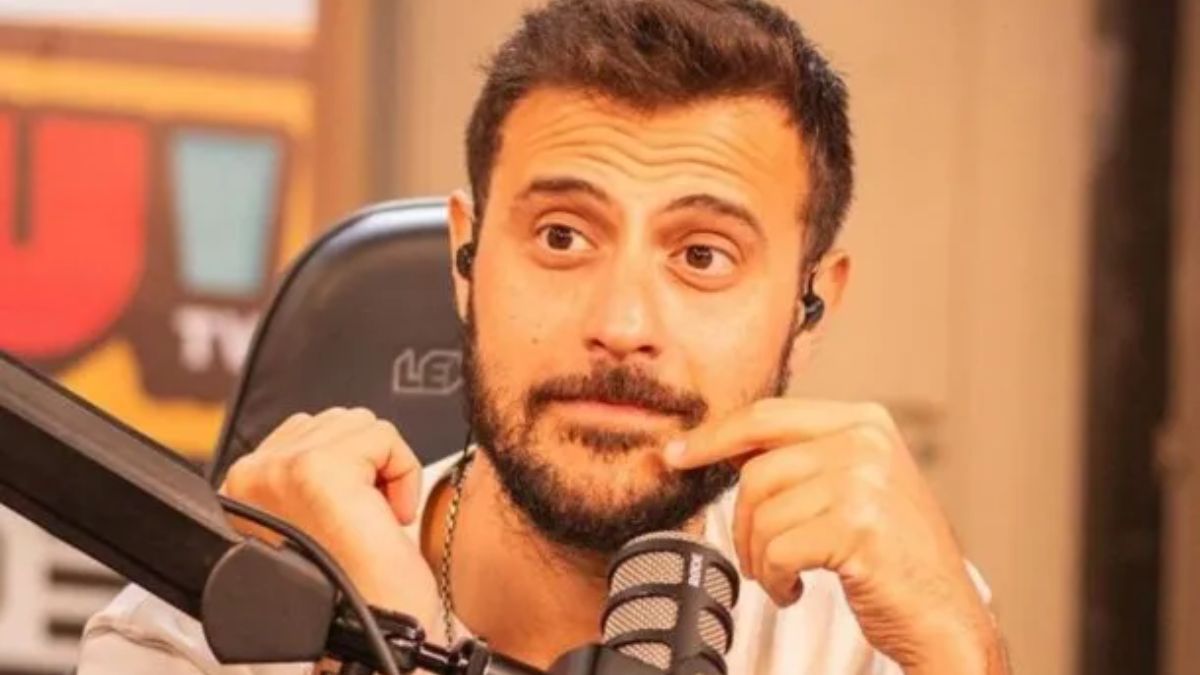 El conductor relató la incómoda agresión que sufrió en el exterior.