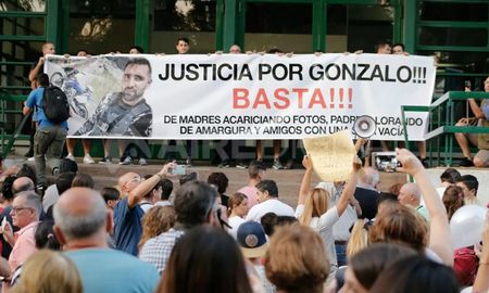 El caso Glaría despertó un fuerte clamor popular en la ciudad de Rafaela. El caso Glaría despertó un fuerte clamor popular en la ciudad de Rafaela.