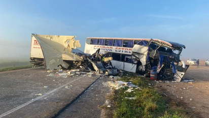 Tragedia en Ruta 3: al menos cuatro muertos tras un choque frontal entre un micro y un camión
