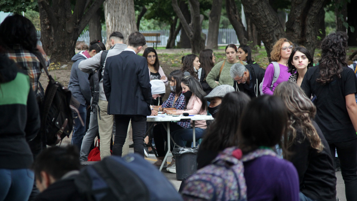 El filme, una coproducción argentino-chilena, usa el otoño mendocino como parte de los escenarios que ambientan la historia.