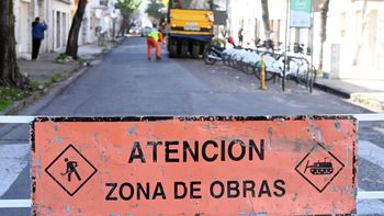 Trabajos de reparación de asfalto en calles del centro santafesino.