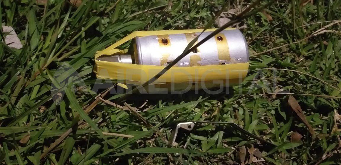 Esta es la granada de gas lacrimógeno que tiraron contra la casa de un dirigente de Luz y Fuerza.