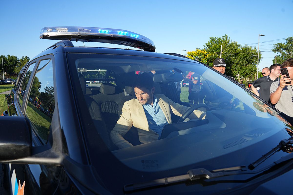 Maximiliano Pullaro entreg&oacute; 190 camionetas a la Polic&iacute;a de Rosario.