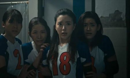 Ataque 13, el nuevo thriller de terror adolescente tailandés, ya está disponible en Netflix. Ataque 13, el nuevo thriller de terror adolescente tailandés, ya está disponible en Netflix.
