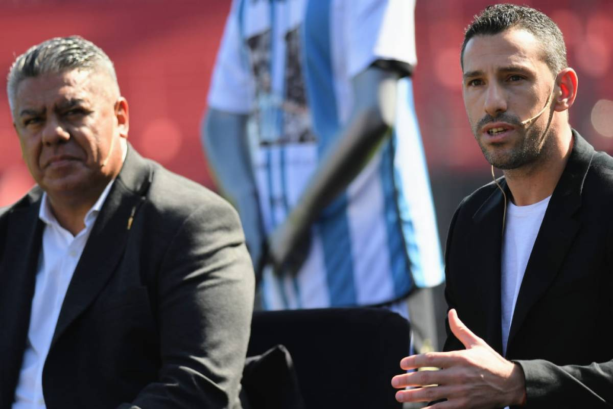 Maxi Rodríguez dio una conferencia de prensa con el presidente de la Asociación del Fútbol Argentino, Claudio “Chiqui” Tapia.