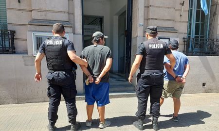 El hecho ocurrió este miércoles alrededor de las 15 en la puerta de ingreso a la Terminal de Santa Fe. El hecho ocurrió este miércoles alrededor de las 15 en la puerta de ingreso a la Terminal de Santa Fe.