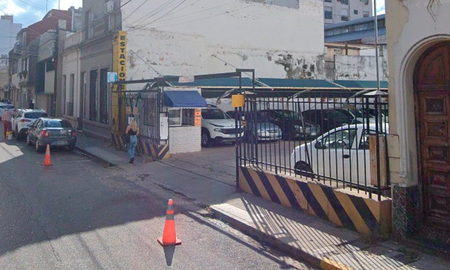El hecho se produjo en la madrugada de este lunes en un estacionamiento de pleno microcentro de Santa Fe. El hecho se produjo en la madrugada de este lunes en un estacionamiento de pleno microcentro de Santa Fe.