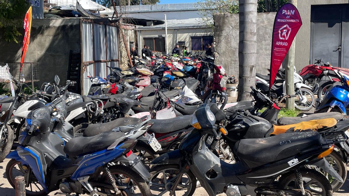 Retiraron más de 200 motos y 40 autos de la Comisaría 8ª en barrio Guadalupe.