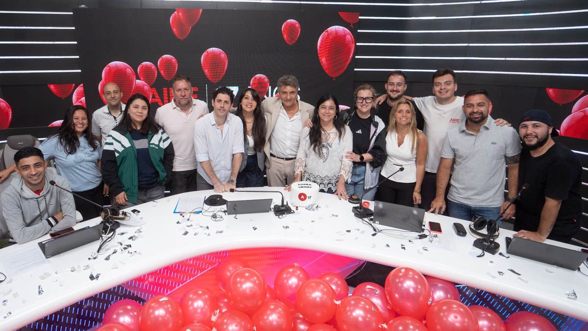 El equipo: Parte del staff de AIRE, el grupo que sostiene con trabajo diario la expansión del multimedios en toda la provincia. El equipo: Parte del staff de AIRE, el grupo que sostiene con trabajo diario la expansión del multimedios en toda la provincia.