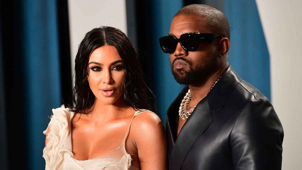 Kanye West denuncia que Kim Kardashian lo quiere encerrar y la trat&oacute; de racista