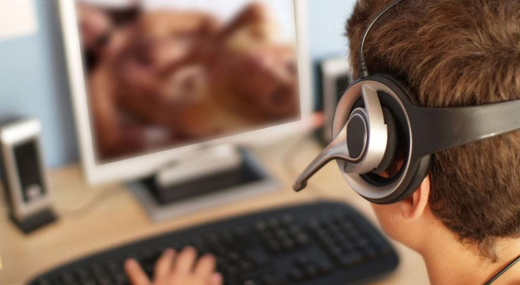 Imputan a un docente evangélico por tenencia y divulgación de pornografía infantil en Rosario