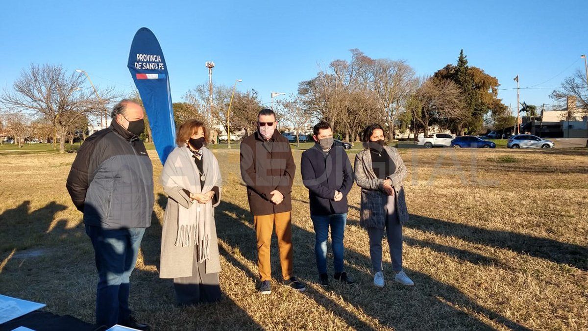 El anuncio de las obras se hizo este martes por la mañana y estuvieron presentes la ministra de Infraestructura Silvina Frana, el director de Vivienda, José Kerz, autoridades de UTN y legisladores.