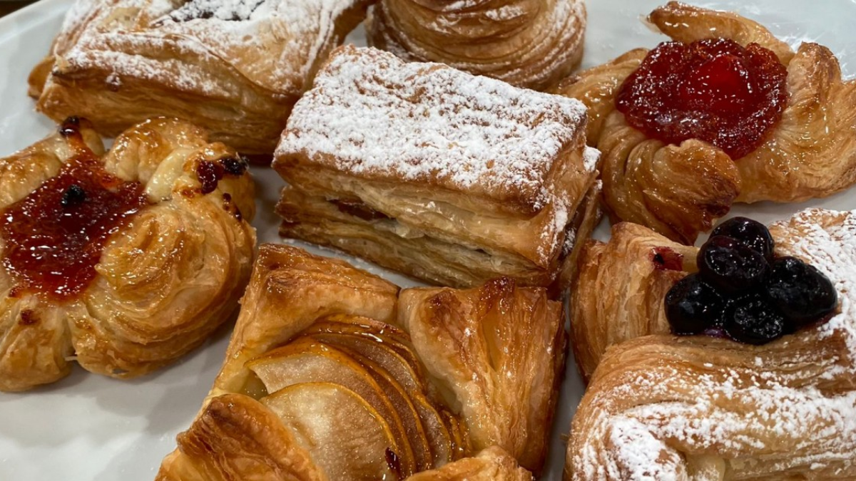 Las facturas de hojaldre son excelentes para acompañar las meriendas. Las facturas de hojaldre son excelentes para acompañar las meriendas.