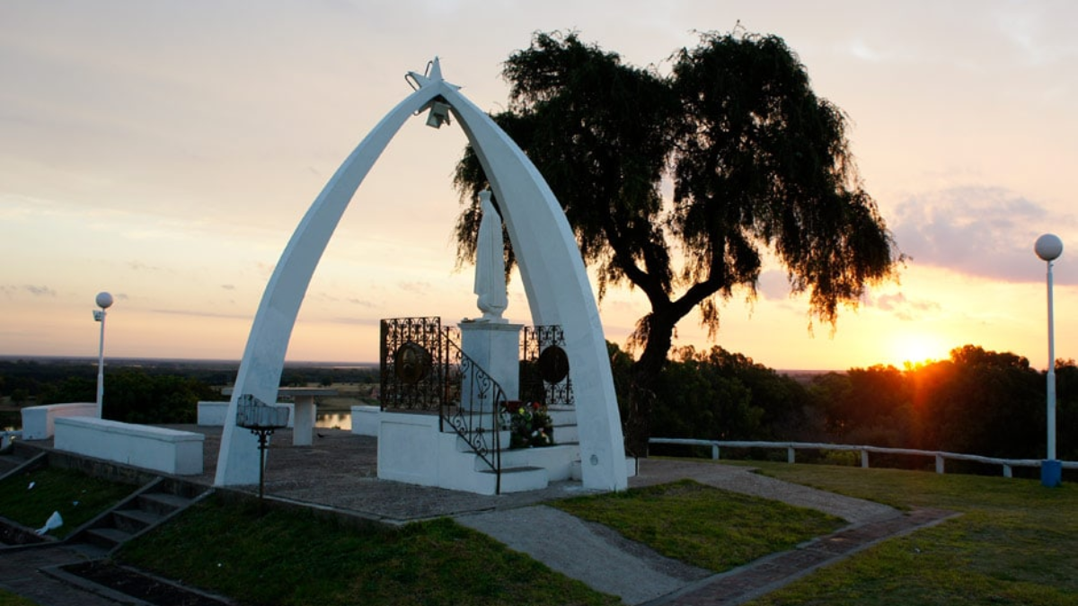 En la ciudad de Victoria se encuentran la mejor llena de actividades a orillas del río Paraná. En la ciudad de Victoria se encuentran la mejor llena de actividades a orillas del río Paraná.