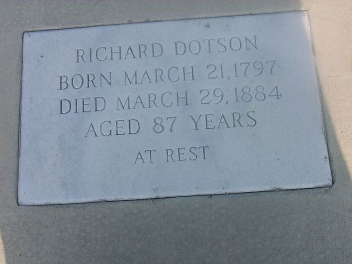 La inscripción de la lápida de Richard Dotson, quien nació –presuntamente en Irlanda– el 21 de marzo de 1797 y murió el 29 de marzo de 1884, a los 87 años nacida, dice At rest (En reposo). Su tumba y la de su esposa Catherine están sobre la pista 10-28 del Aeropuerto de Savannah. La inscripción de la lápida de Richard Dotson, quien nació –presuntamente en Irlanda– el 21 de marzo de 1797 y murió el 29 de marzo de 1884, a los 87 años nacida, dice At rest (En reposo). Su tumba y la de su esposa Catherine están sobre la pista 10-28 del Aeropuerto de Savannah.
