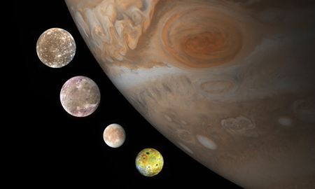 Ilustración de las lunas halladas por Galileo en Júpiter: Europa, Ío, Calisto y Ganímedes. Ilustración de las lunas halladas por Galileo en Júpiter: Europa, Ío, Calisto y Ganímedes.