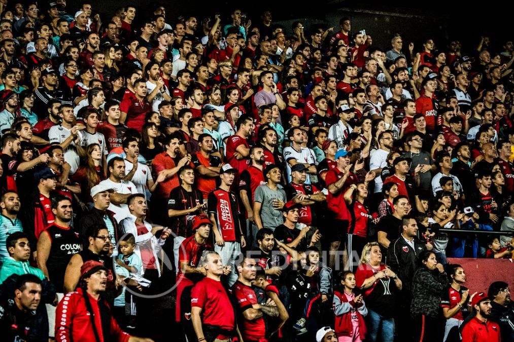Detuvieron a jóvenes que se “colaron” en el partido Colón-River