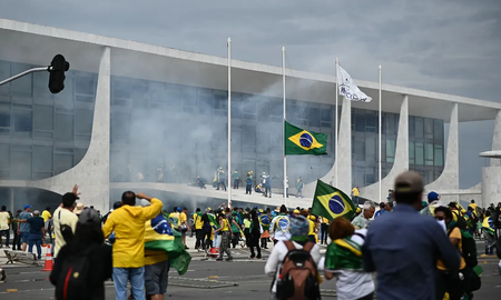 Los impactantes videos de la toma de los edificios de Gobierno por parte de los seguidores de Bolsonaro Los impactantes videos de la toma de los edificios de Gobierno por parte de los seguidores de Bolsonaro