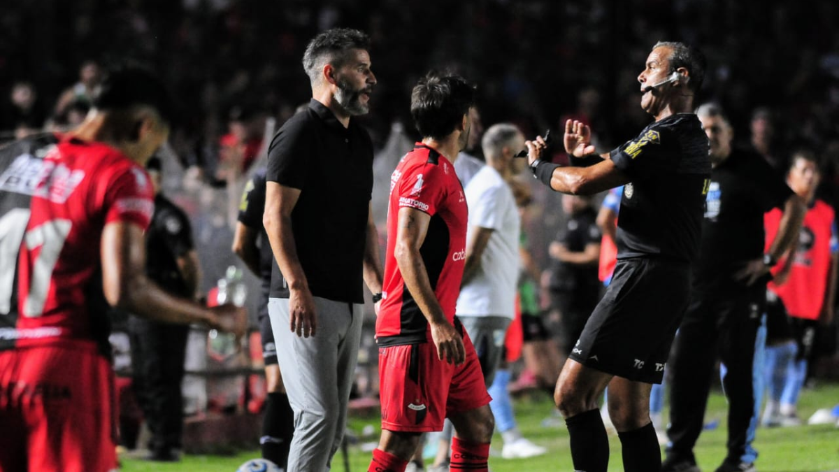 La buena noticia que recibió Ariel Pereyra en Colón: alivio por la lesión de un futbolista titular