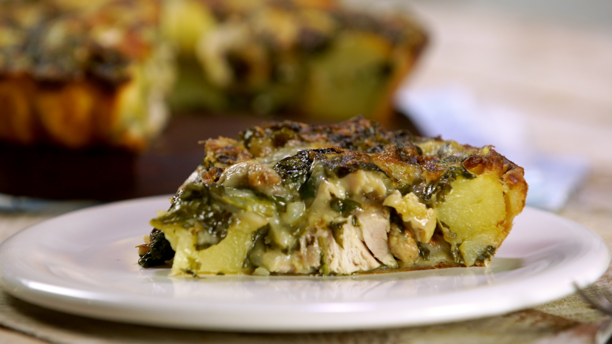 La receta fácil y rápida para hacer tarta de pollo y espinaca en 4 pasos