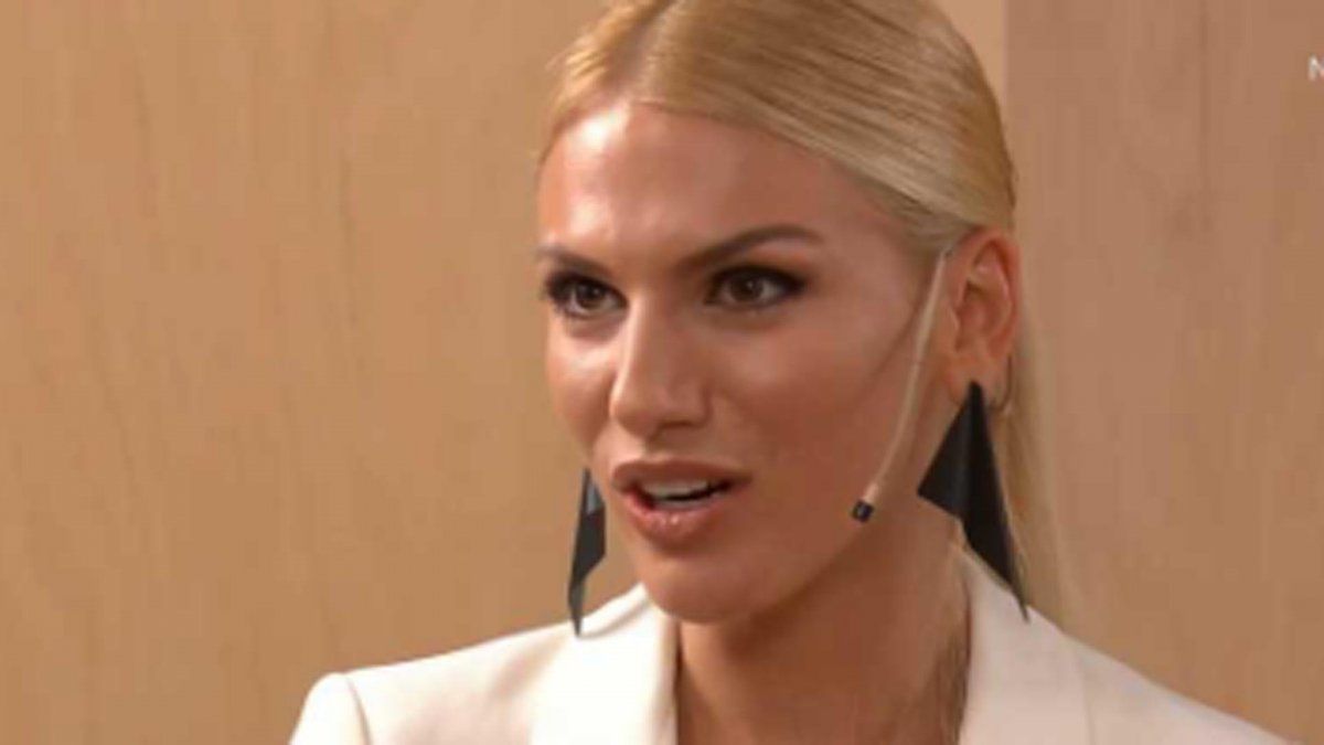 Tras sacarse los implantes mamarios