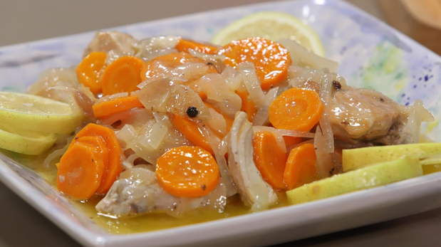 Pollo al escabeche casero.