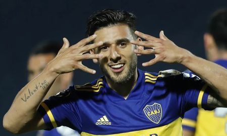 El futbolista Eduardo Salvio, buscado por la policía luego de que atropellara con su auto a su exesposa en el barrio de Puerto Madero. El futbolista Eduardo Salvio, buscado por la policía luego de que atropellara con su auto a su exesposa en el barrio de Puerto Madero.