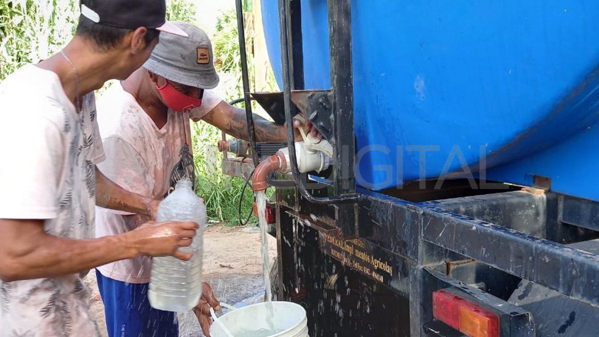 Los vecinos de barrio Lafuente levantaron el corte tras la llegada de un camión para abastecerlos de agua potable.&nbsp;