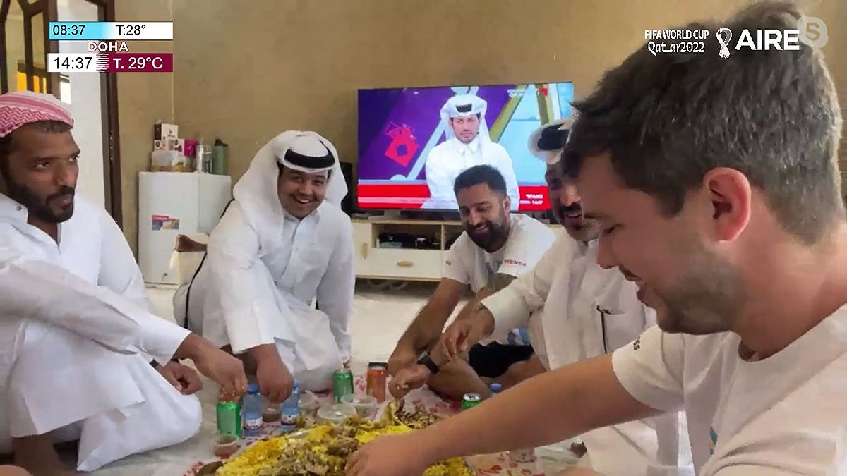 Los periodistas de AIRE en Qatar almorzaron en la casa de un árabe
