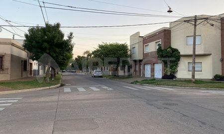 En la madrugada de este viernes desvalijaron y golpearon a una familia en Pro Adelanto Barranquitas. En la madrugada de este viernes desvalijaron y golpearon a una familia en Pro Adelanto Barranquitas.