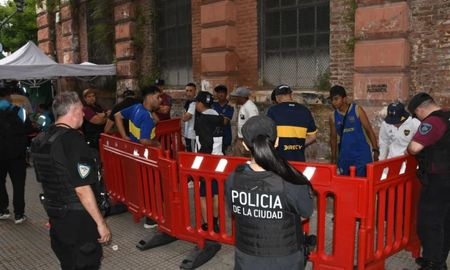 Casi cien trapitos demorados y varios detenidos durante el Superclásico entre Boca y River en La Bombonera Casi cien trapitos demorados y varios detenidos durante el Superclásico entre Boca y River en La Bombonera