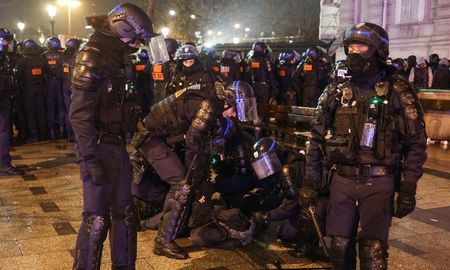 Hubo grupos que generaron incidentes en Francia. Hubo grupos que generaron incidentes en Francia.