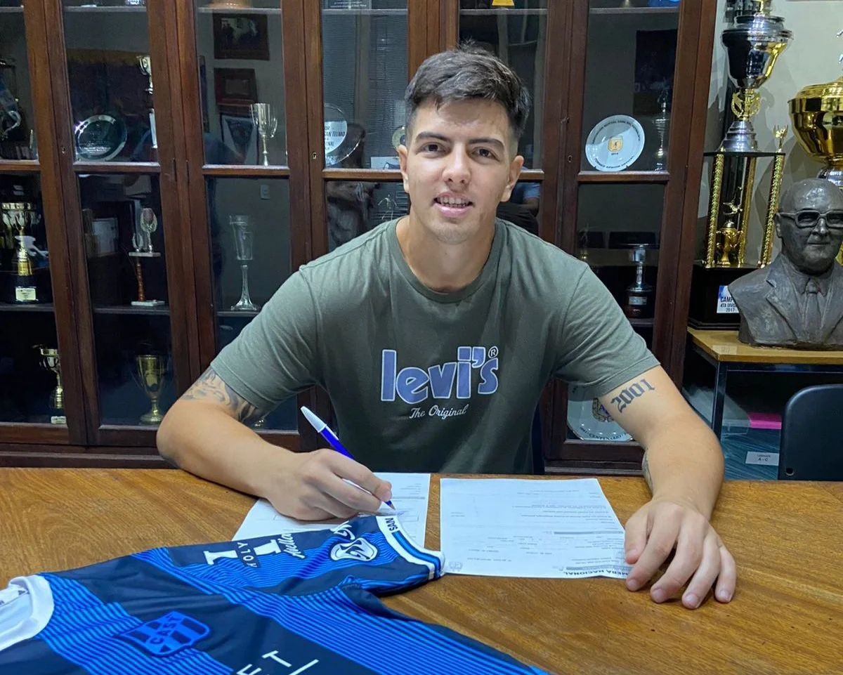 Enrico firmó su contrato por dos años en el Candombero, en enero de este año. Enrico firmó su contrato por dos años en el Candombero, en enero de este año.